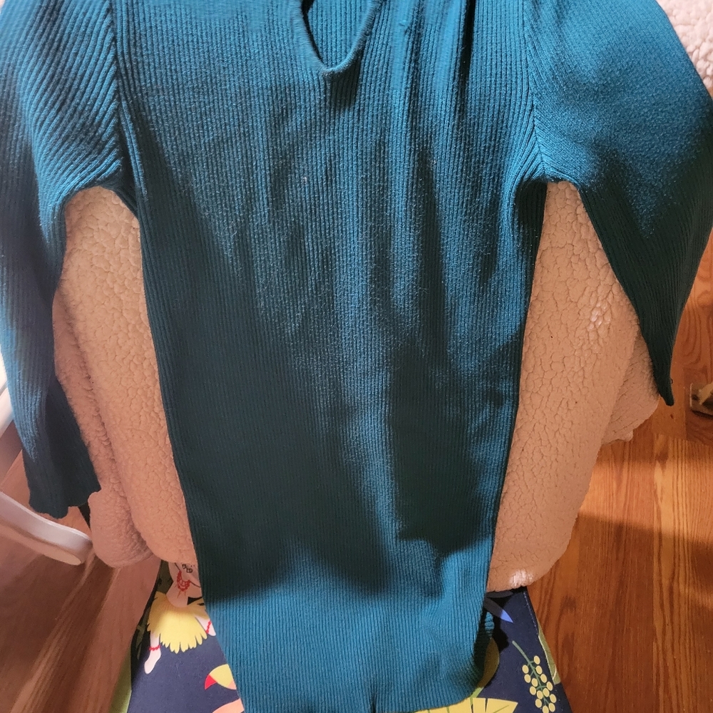 Light sweaters - Picture 2 of 3